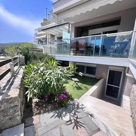 Seafront Néa Péramos