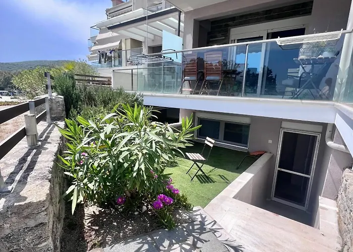 Seafront Néa Péramos