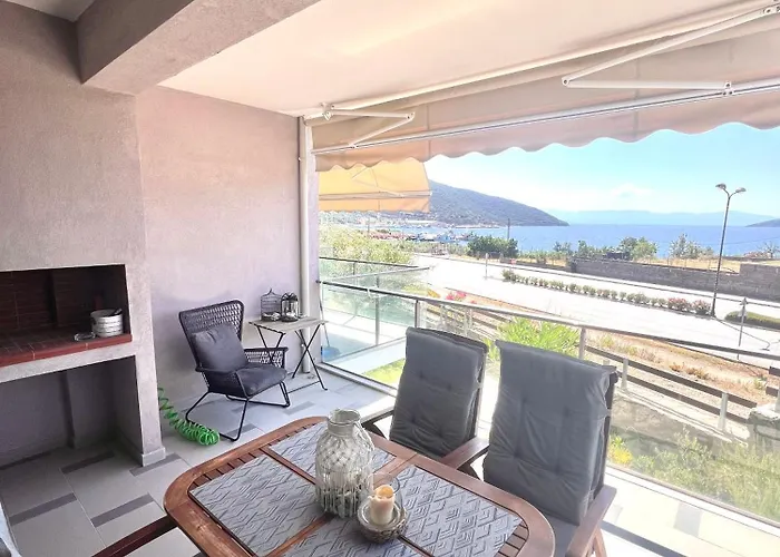 Seafront Néa Péramos